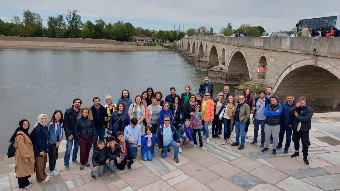 6 Mayıs 2023 Cumartesi günü okulumuz öğretmenleri ve ailelerine yönelik olarak  Edirne' ye bir gezi düzenlendi. 